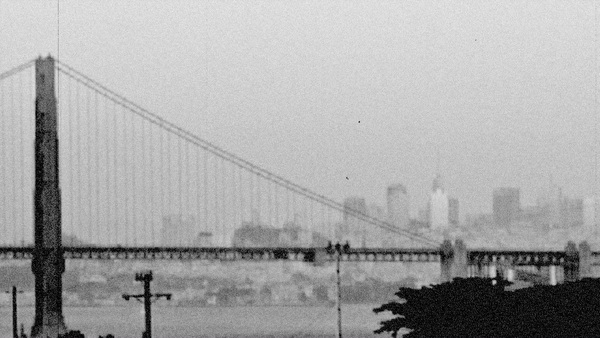 Product picture B&W Golden Gate Bridge and San Francisco skyline flickering 